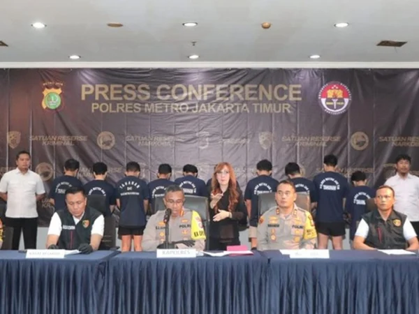 Polres Metro Jakarta Timur menggelar rilis pengungkapan kasus judi online. (Foto: PMJ News/Istimewa)