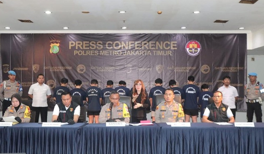 Polres Metro Jakarta Timur menggelar rilis pengungkapan kasus judi online. (Foto: PMJ News/Istimewa)