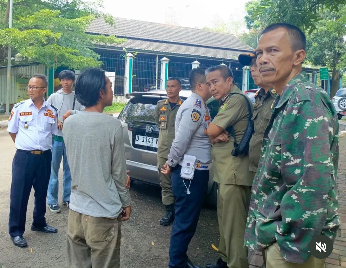 Satpol PP bersama Dishub Kabupaten Bandung berhasil menangkap pelaku pungutan liar (Pungli) di Komplek Pemkab Bandung. Foto Istimewa
