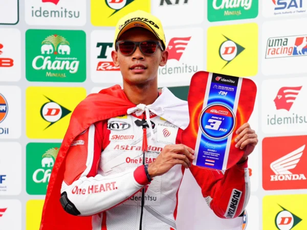 Pebalap  Astra Honda Racing Team, Herjun Atna Firdaus berhasil mengukir prestasi Gemilang.