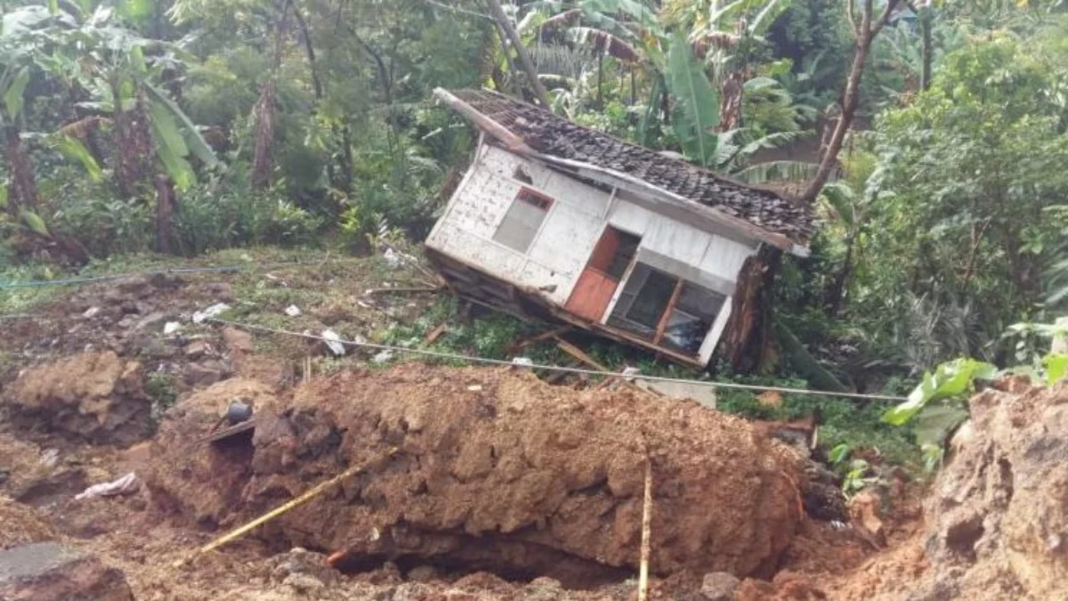 Ilustrasi: Terjangan longosr di Kampung Situ Datar, Kabupaten Sukabumi.