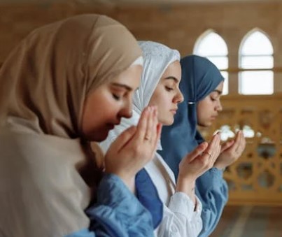ILUSTRASI Doa setelah Sholat Tarawih saat Ramadhan. (pexels)