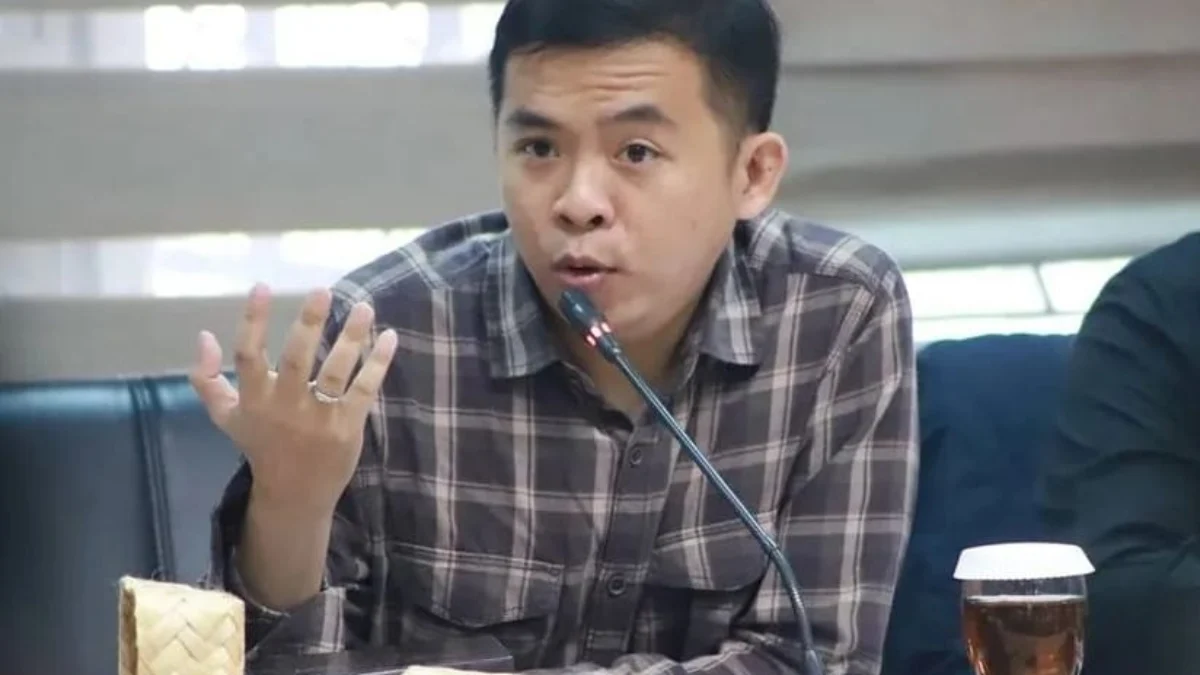 Anggota Pansus 4 Yoel Yosaphat yang sedang membahas tentang angkutan gratis sebagai salah satu solusi atasi macet di Bandung.