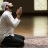 ILUSTRASI : ciri dari seorang MUTTAQIIN terlihat saat bulan Ramadhan (freepik)