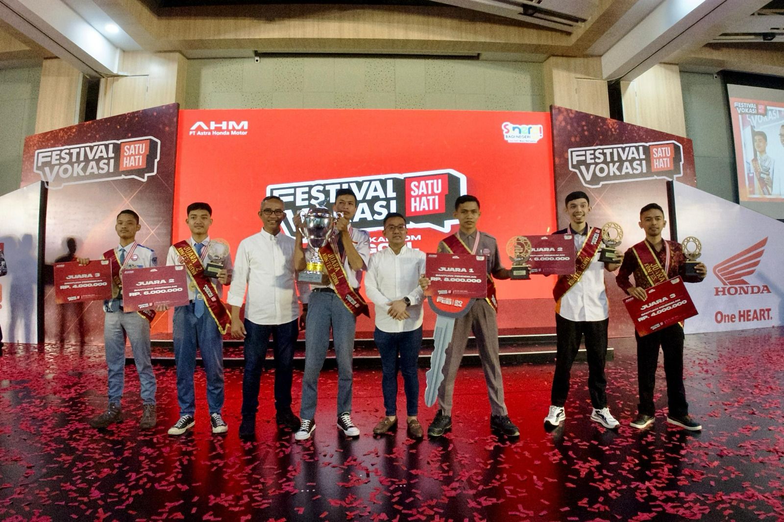 Para pemenang di Ajang Festival Vokasi Satu Hati 2024