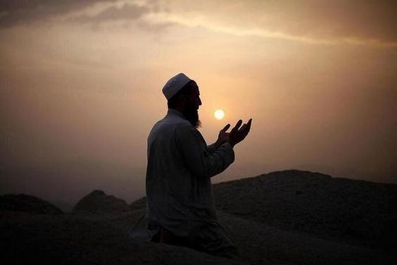 Menyambut Malam Lailatul Qadar, Ini Doa Qunut Witir yang Penuh Keberkahan di Separuh Ramadan