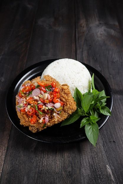 Rekomendasi 7 Resep Ayam Geprek Lezat untuk Menu Buka Puasa