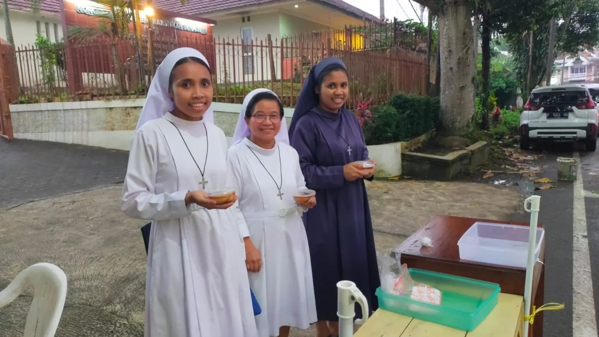Para biarawati di Sukabumi yang turut Jualan Takjil. Riki /Jabar Ekspres