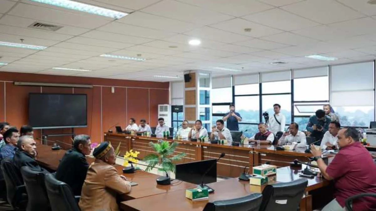 DPRD Kota Bogor menggelar mediasi sebagai tindak lanjut audiensi pedagang pada awal Februari 2024. (Dok. Humpro DPRD Kota Bogor)