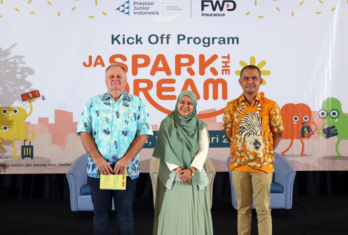 FWD Insurance bersama prestasi Junior Indonesia (PJI) berikan edukasi mengenai literasi keuangan kepada pelajar lewat progam JA SparktheDream