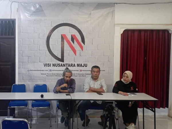 LS Vinus Nusantara Maju saat mengadakan kegiatan diskusi soal hak angket pemilu 2024, Rabu (20/3). Foto : Sandika Fadilah/Jabarekspres.com