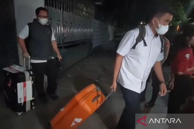 KPK tinggalkan kediaman Hanan Sepangkat bawa 4 koper bersegel (Antara)