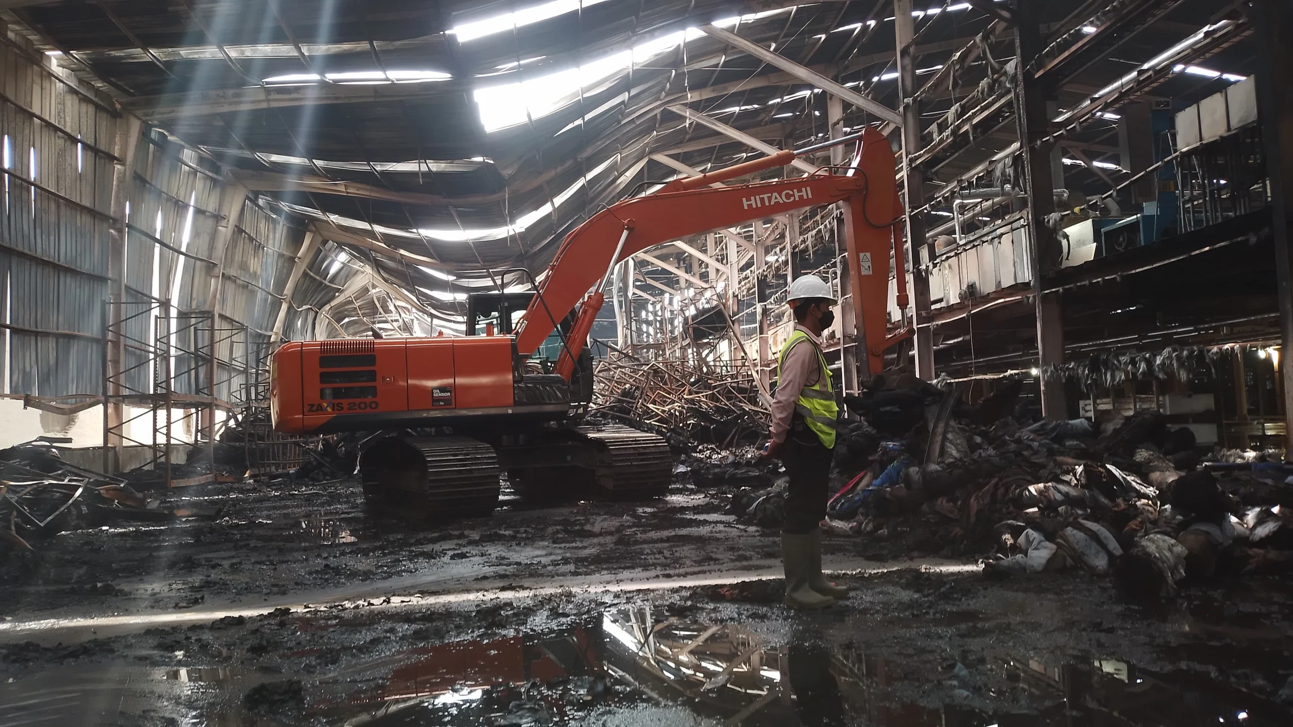 Area gedung finishing 5 pabrik tekstil PT Kahatex yang terbakar dilalap si jago merah. (Yanuar/Jabar Ekspres)