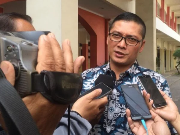 Pengamat Politik Unpad Prof Dr Obsatar Sinaga mengungkap kategori sosok tokoh yang dinilai layak maju Pilwakot Bandung.