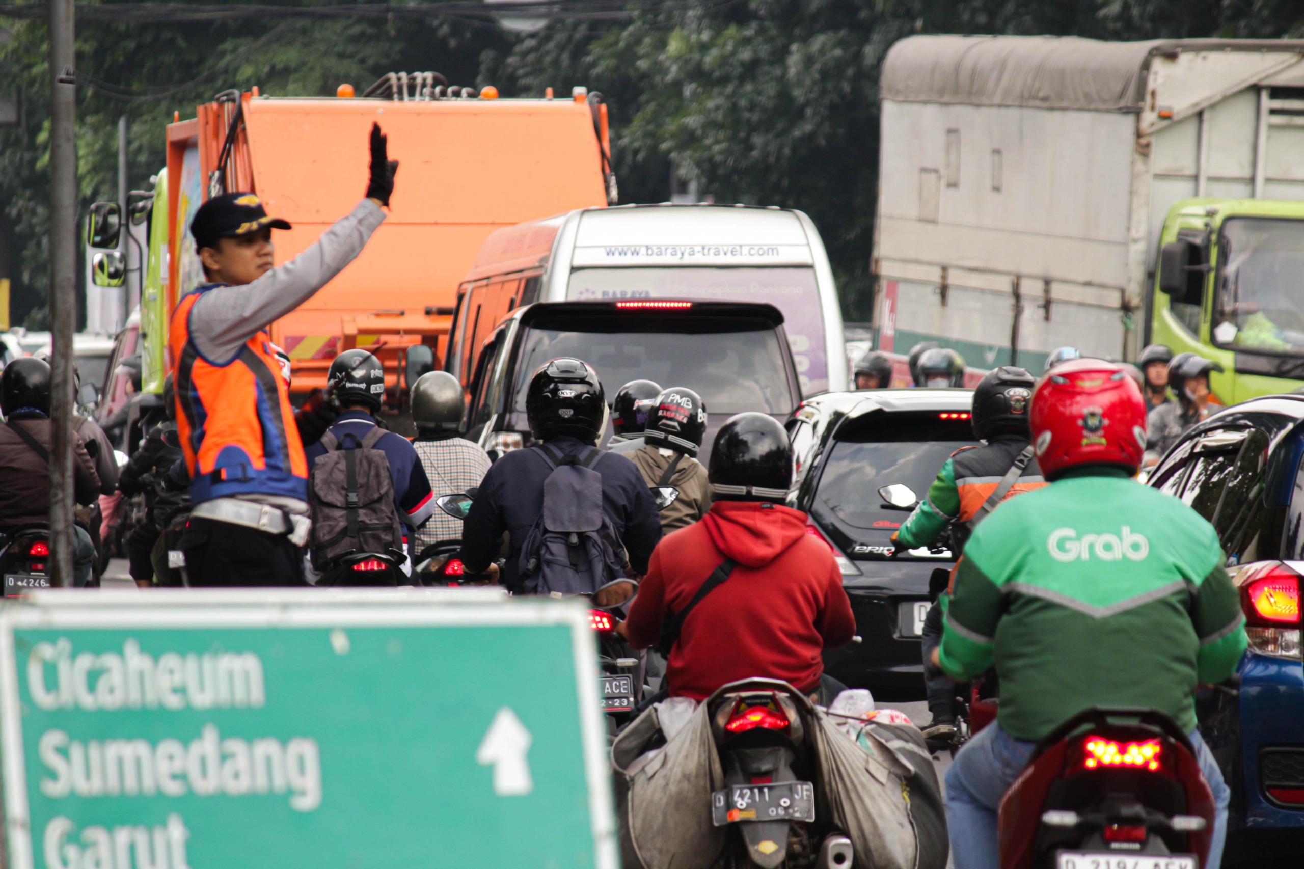 Foto Ilustrasi : Transformasi moda transportasi publik diharapkan mampu melerai kemacetan di Kota Bandung (Pandu Muslim / JE)