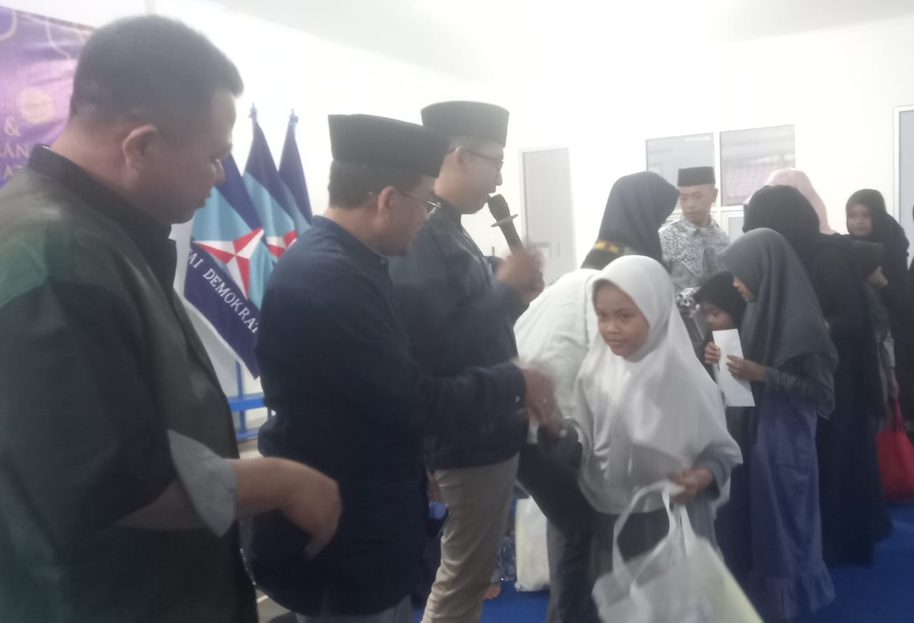 Sebagai wujud syukur atas terselenggaranya Pemilu 2024 dengan aman dan lancar, DPD Demokrat Jawa Barat memberikan santunan kepada anak yatim.