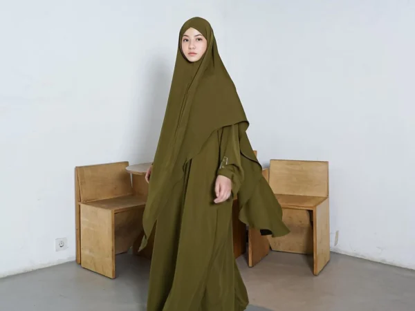 Gaya Busana Syar'i ala Natasha Rizky, Inspirasi Fashion Muslimah yang Modis Bisa Dicoba!