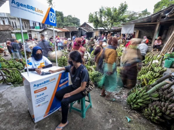 Kebutuhan finansial bagi masyarakat di area pelosok Indonesia semakin tinggi seiring pemerataan dan inklusi yang menjadi tujuan bersama. (foto: Istimewa)
