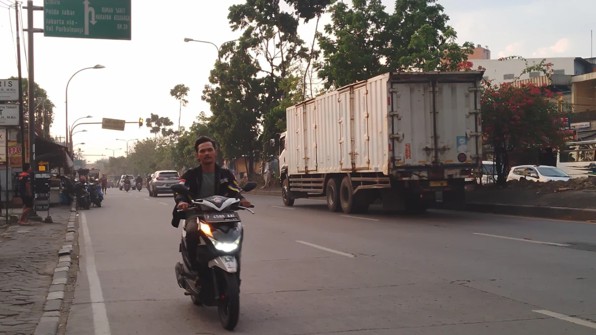 Ilustrasi: Pengendara motor yang melawan arah di Kabupaten Bandung.