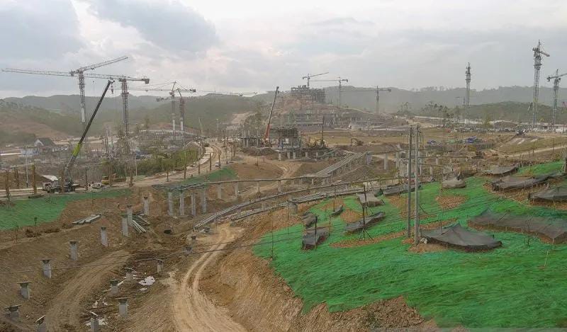 Foto udara proses pembangunan di Kawasan Inti Pusat Pemerintahan (KIPP) Ibu Kota Negara (IKN) Nusantara.