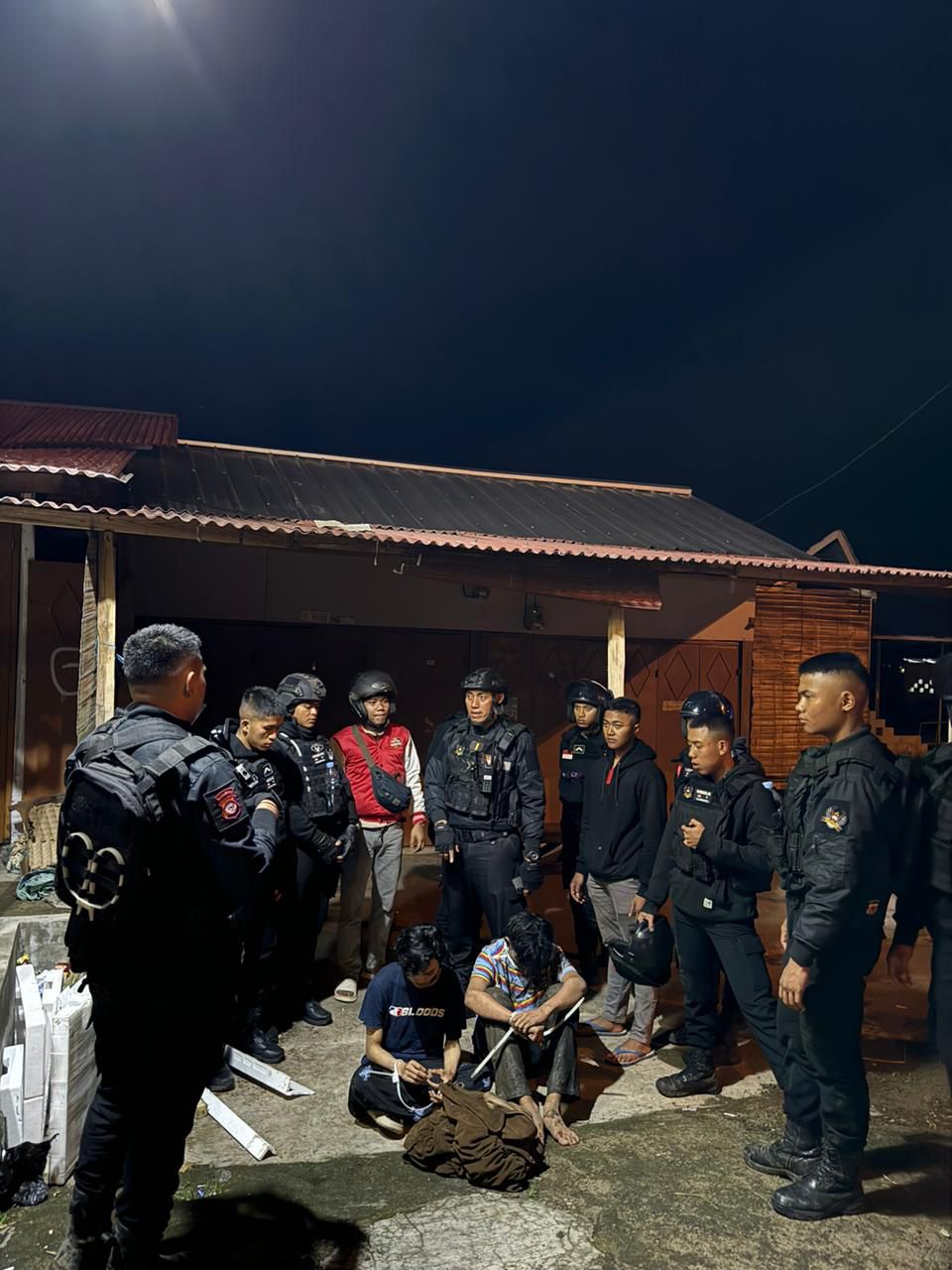 Kedua pelaku berinisial N dan A berhasil diamankan Tim Si Jalak Presisi Polresta Bandung setelah melakukan pemerasan dan penodongan di Soreang, Kabupaten Bandung, Minggu (10/3/2024).