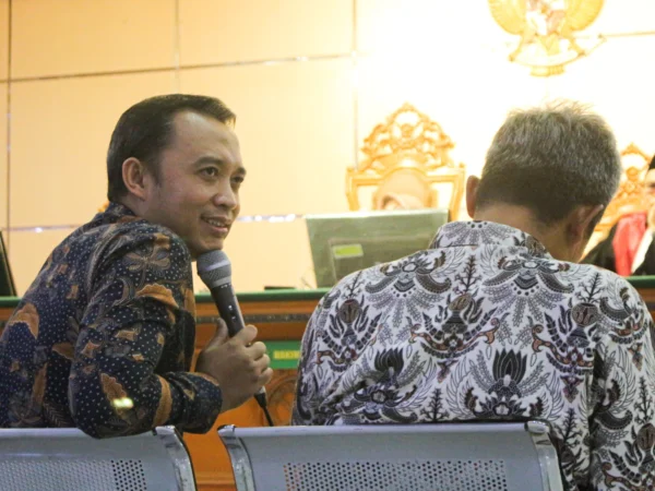 Anggota DPRD Kota Bandung, Yudi Cahyadi saat menghadiri sidang kasus proyek CCTV Bandung Smart City sebagai saksi di Pengadilan Negeri Kelas 1A Bandung, (3/11). (Pandu Muslim/Jabar Ekspres)