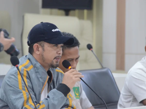 Sekjen ATTB, Ahmad Gozali saat memberikan keterangan kepada PJ Bupati Bogor, Asmawa Tosepu, soal kisruh Parung Panjang.