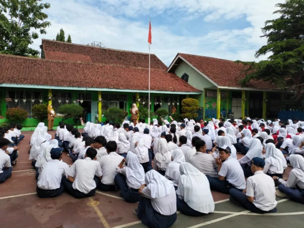 Siswa sekolah di Kota Banjar mendapat sosialisasi pencegahan penyakit DBD oleh Dinas Kesehatan Kota Banjar belum lama ini.