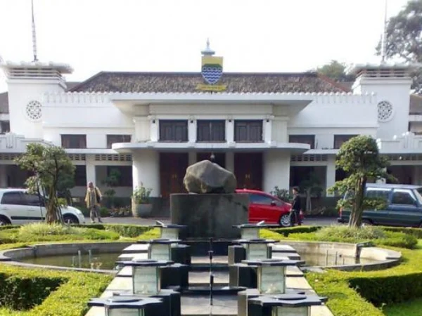 Ilustrasi: Balai Kota Bandung.