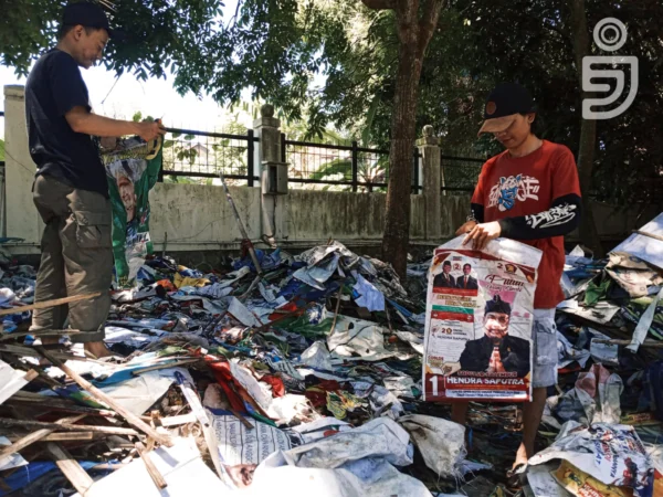 Penumpukan sampah APK pasca Pemilu 2024 untuk didaur ulang oleh Dinas Lingkungan Hidup (DLH) Kota Cimahi.