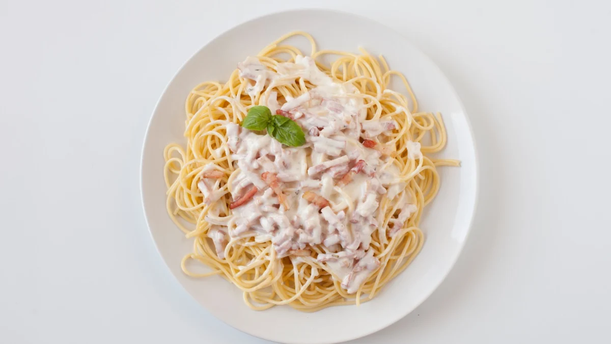 Gurih dan Creamy, Buat Spaghetti Carbonara dengan Resep Ala Resto! (ilustrasi: Freepik)