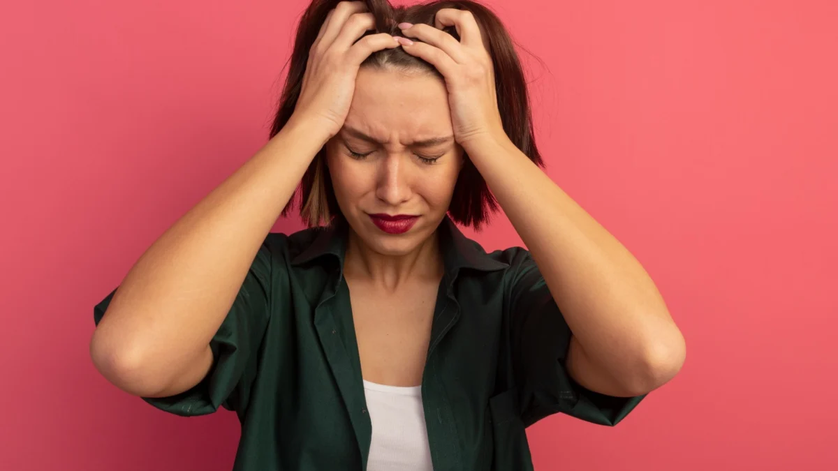 7 Penyebab Sakit Kepala yang Harus Dihindari, dan Beberapa Cara Mengatasinya! (ilustrasi: Freepik)