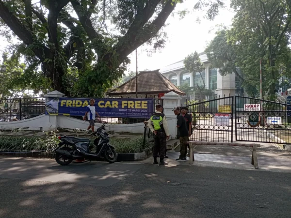 Dok. Pemprov Jabar terapkan kebijakan Friday Car Free atau bebas kendaraan di lingkungan Gedung Sate Bandung. Jum'at (22/3). Foto. Sandi Nugraha