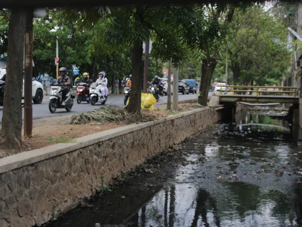 Ilustrasi: Drainase atau saluran pembuangan air di Kota Cimahi.