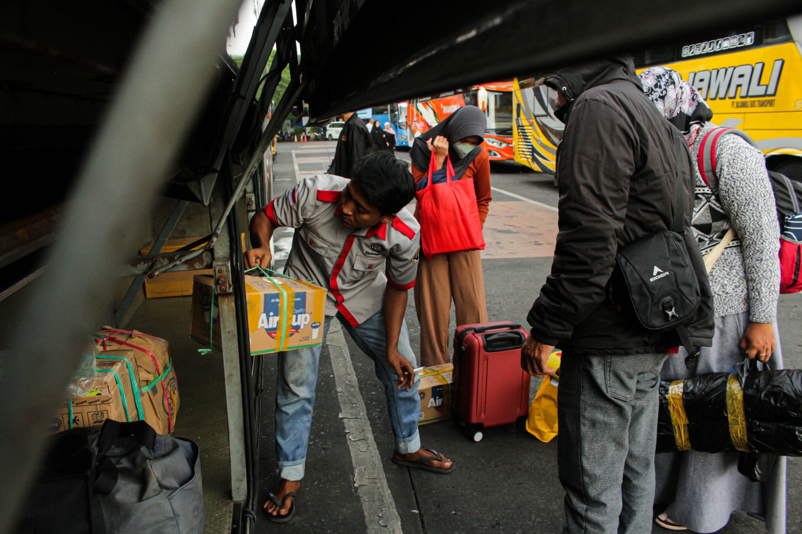Ilustrasi: Calon penumpang mudik di Terminal Cicaheum, Kota Bandung.