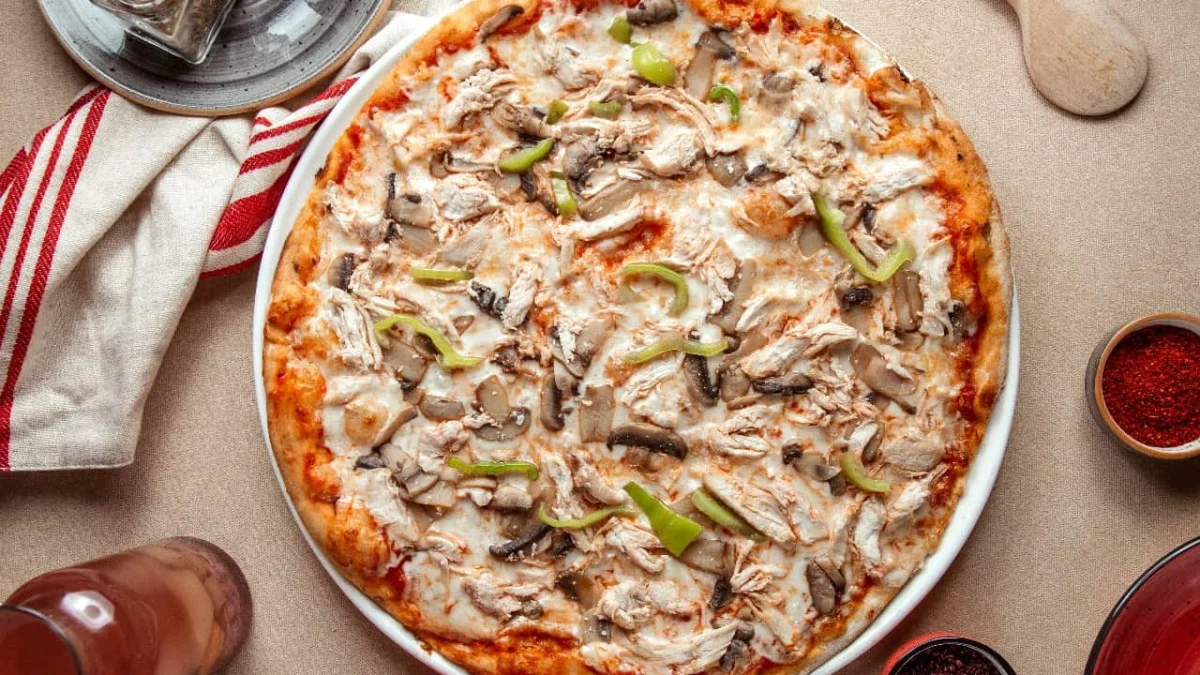 Nikmati Kelezatnya Pizza Tuna dengan Resep Simple Ala Resto (ilustrasi: Freepik)
