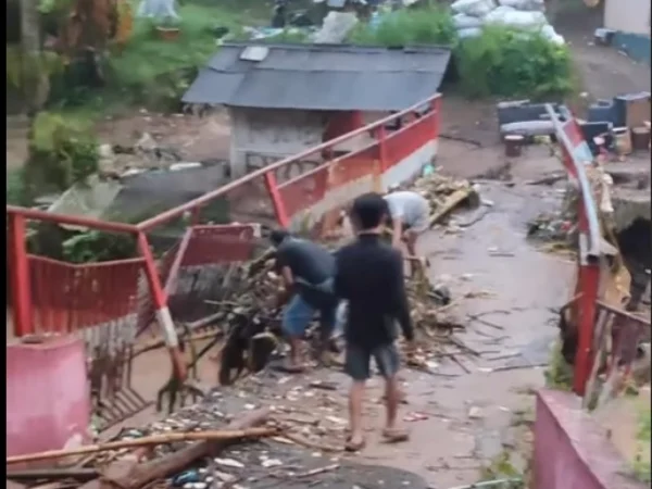 Banjir bandang di Cipatat Bandung Barat/Instagram @infobandungbarat/