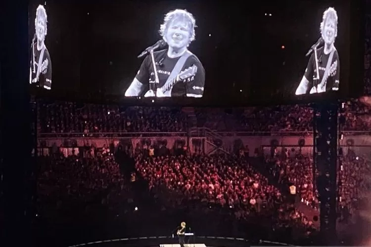 Ditjen Imigrasi Kementerian Hukum dan HAM (Kemenkumham) mengungkap bahwa musisi terkenal asal Inggris, Ed Sheeran, menggunakan visa terbaru bernama 'Music Performer Visa' untuk melangsungkan konser di Indonesia.