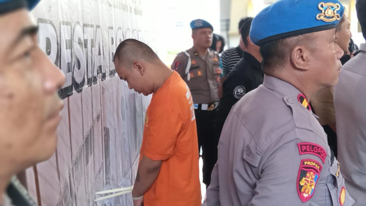 Polresta Bogor Kota saat mengekspose wajah seorang mucikari pelaku TPPO, Rabu (13/3). (Yudha Prananda / Jabar Ekspres)