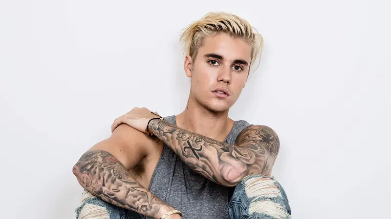 Justin Bieber Mengunggah Foto-Foto Menangis, Penggemar Khawatir