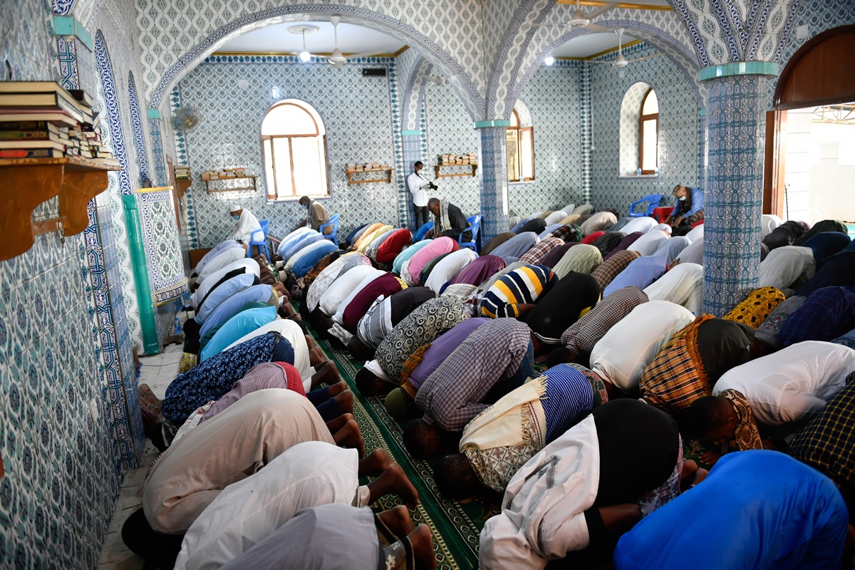 Doa Akhir Ramadhan, Suara Syukur Memenuhi Udara di Hari Kemenangan Idulfitri 2024