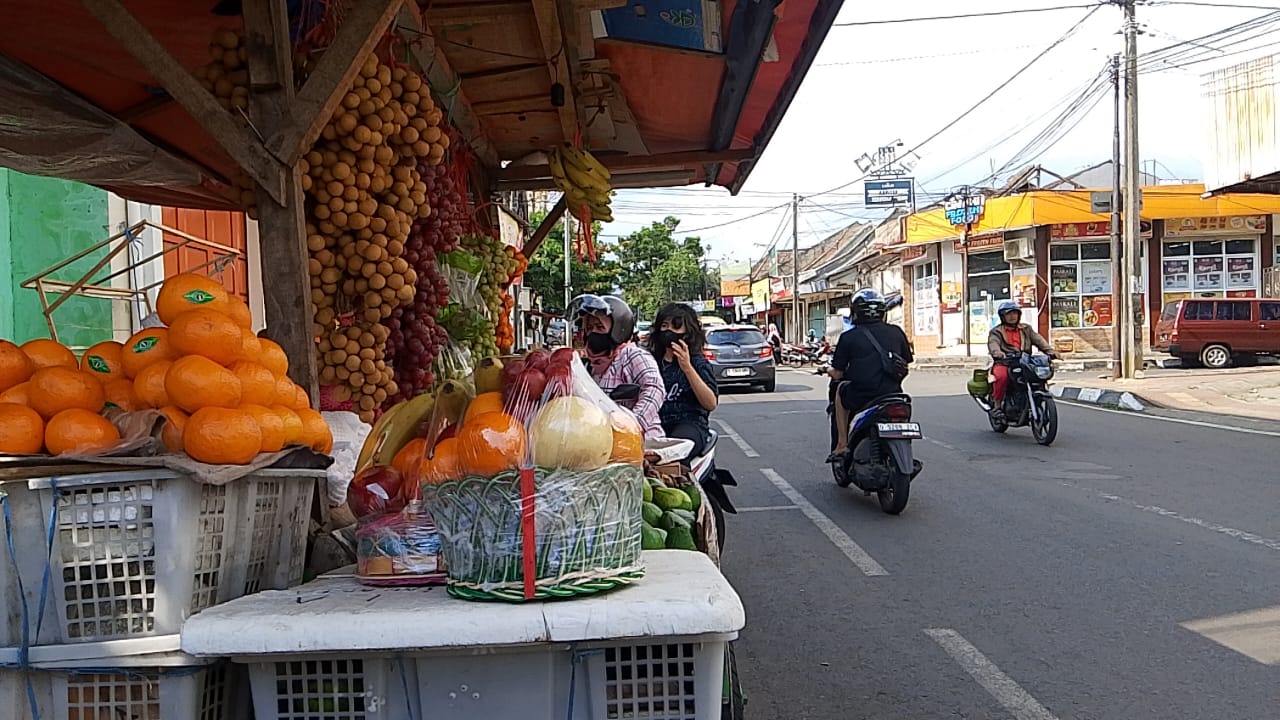 Doc. Penjual Buah Keluhkan Sepinya Pembeli Pasca Lebaran (Mong)