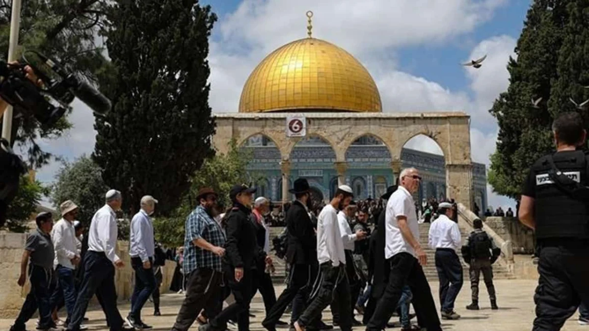 Penjajah Israel Menyerbu Masjid Al-Aqsa dan Melakukan Ritual di Hari Pertama Paskah Yahudi