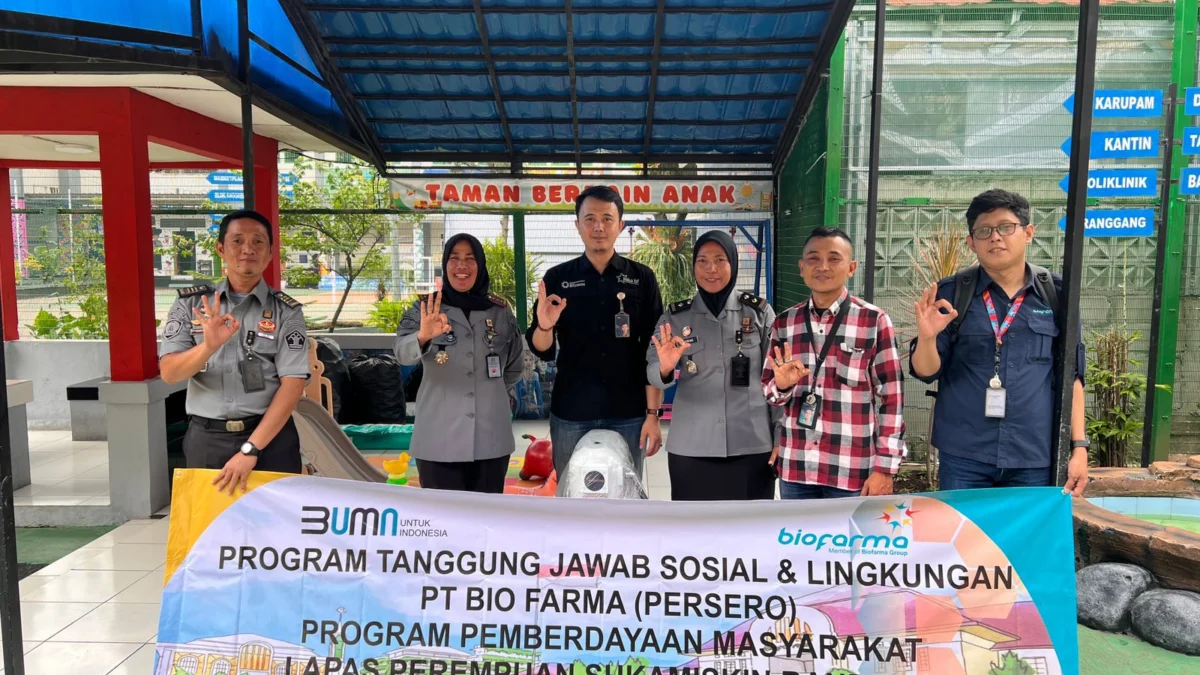Bio Farma menyerahkan bantuan alat pembuat kue kepada Lapas Perempuan Sukamiskin Bandung (30/04)