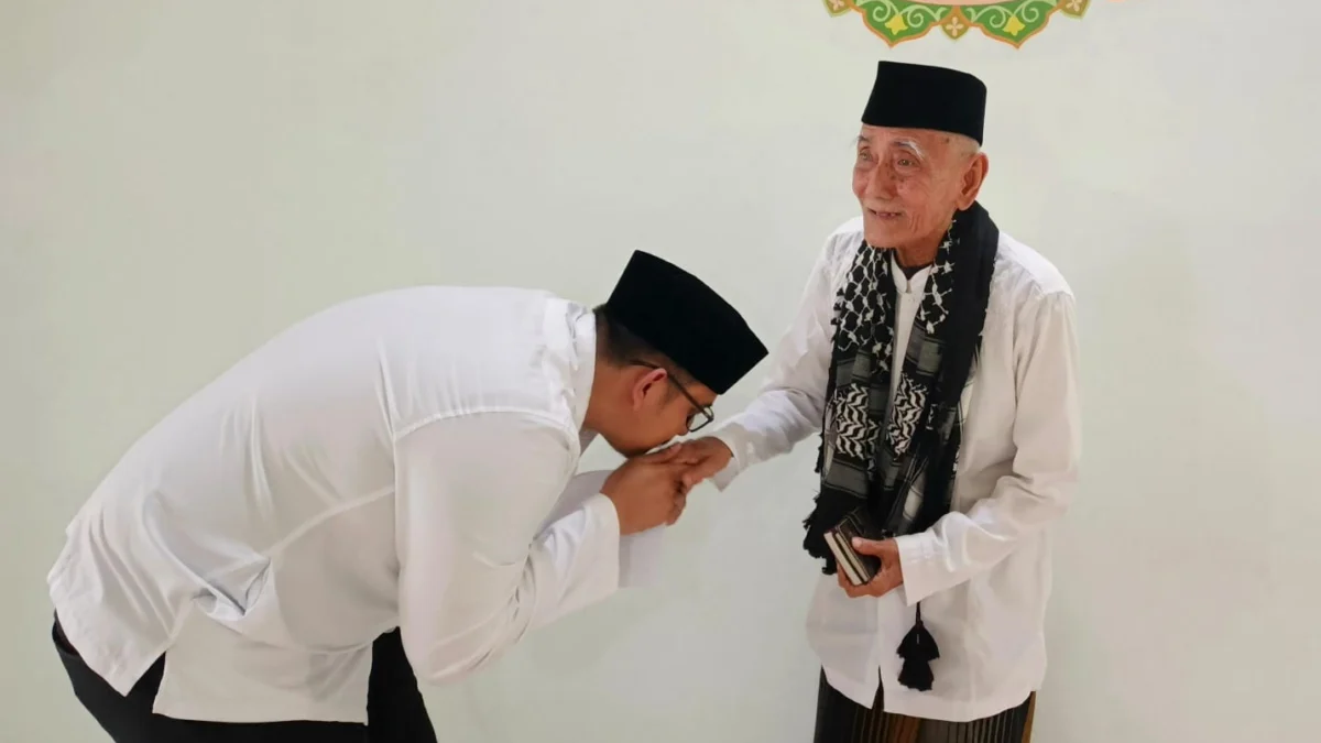 Bacawalkot Bogor, Andrian Dimas Prakoso saat mengunjungi Pondok Pesantren Al Falak Pagentongan, Kamis (25/4). (Yudha Prananda / Jabar Ekspres)