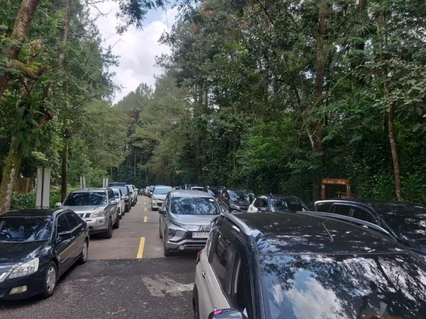 Antrian kendaraan memasuki TSI Bogor. Foto : Dok TSI