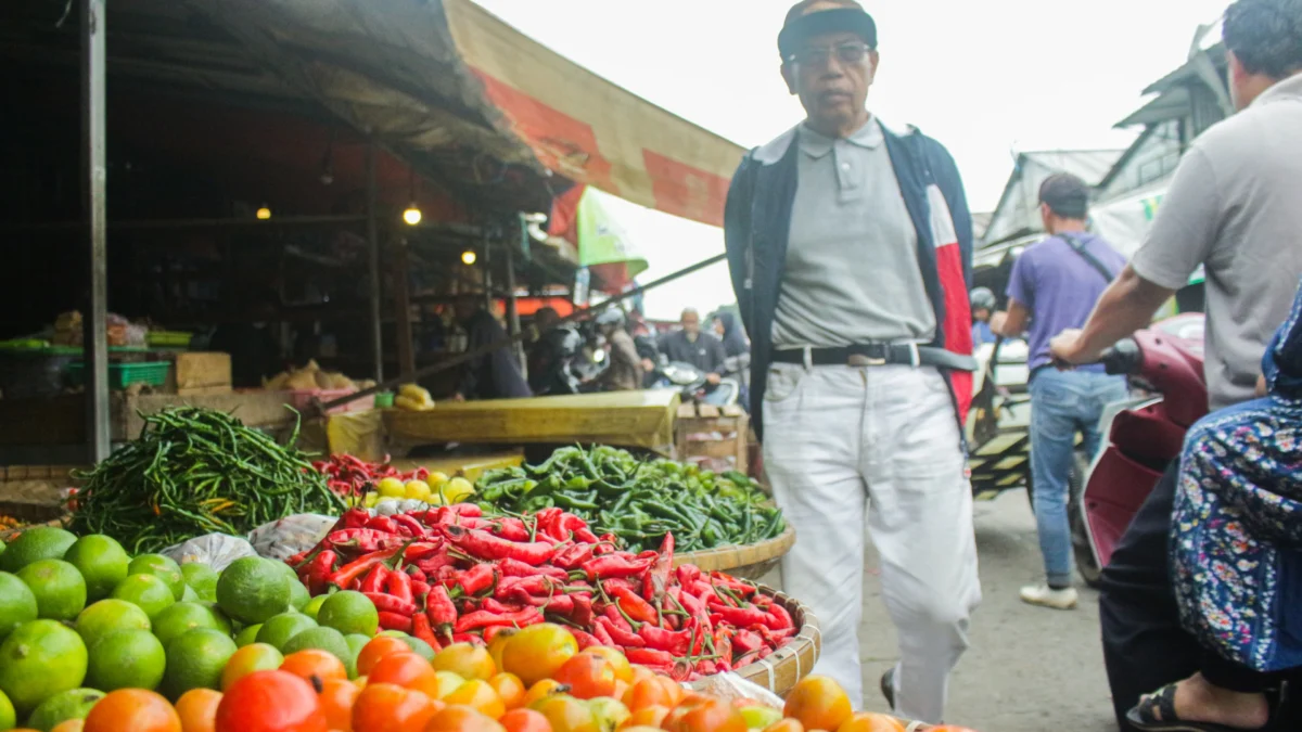 Ilustrasi suasana lapak pedagang sayuran di Pasar Induk Gede Bage, Kota Bandung. (Pandu Muslim/Jabar Ekspres)