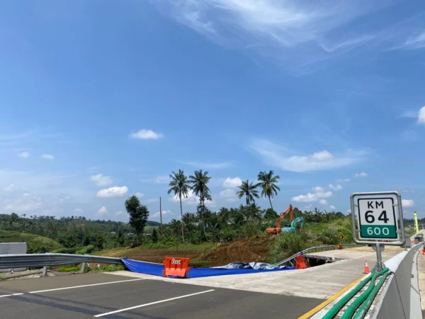 Jalan Tol Bocimi Ruas Cigombong-Cibadak KM 64. Riki/Jabar Ekspres