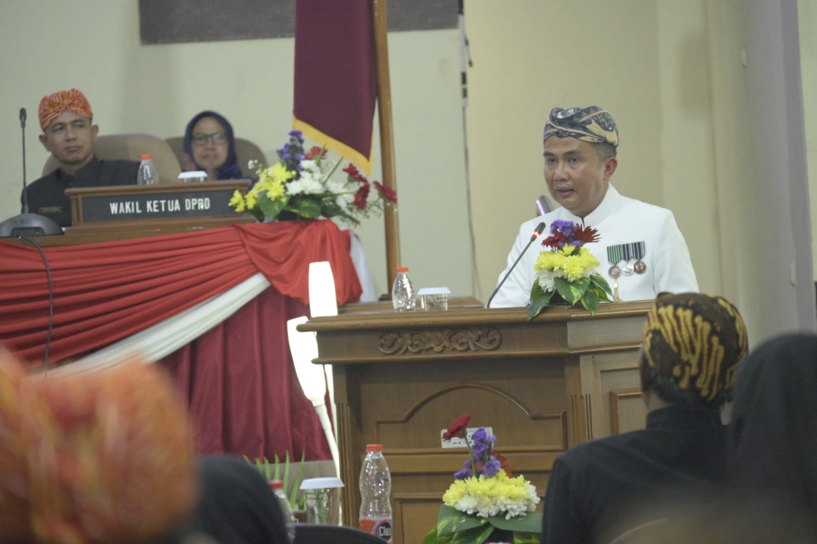 Pj Gubernur Jabar, Bey Machmudin saat memberikan sambutan pada paripurna istimewa memperingati Hari Jadi Kota Banjar ke-21 Rabu 21 Februari 2024 di ruang Singaperbangsa DPRD Kota Banjar.