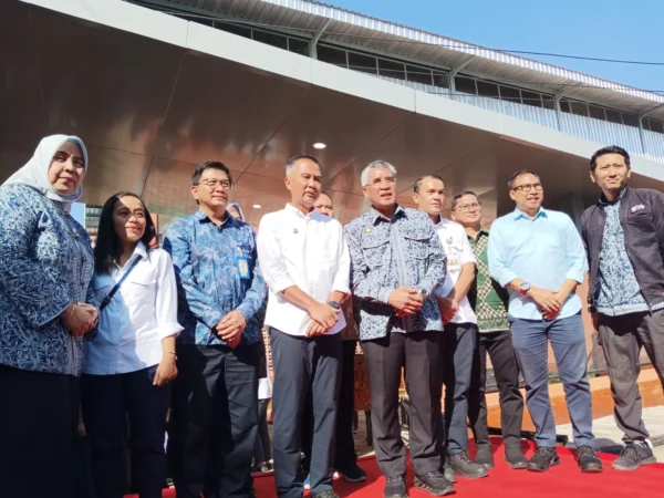 Doc. Pj Gubernur Jawa Barat, Bey Machmudin Apresiasi Kinerja Pemerintah Kota Cimahi dalam Pengelolah Sampah Pertama di Jawa Barat (Mong)